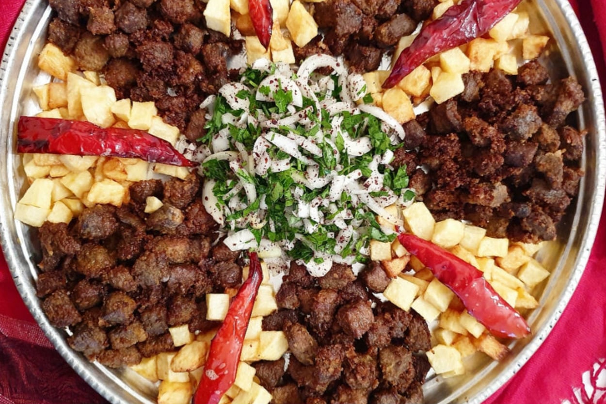 Salatası Yanında: Arnavut Ciğeri