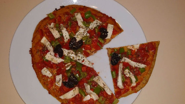 Diyet Sevdirir: Kinoalı Çıtır Pizza