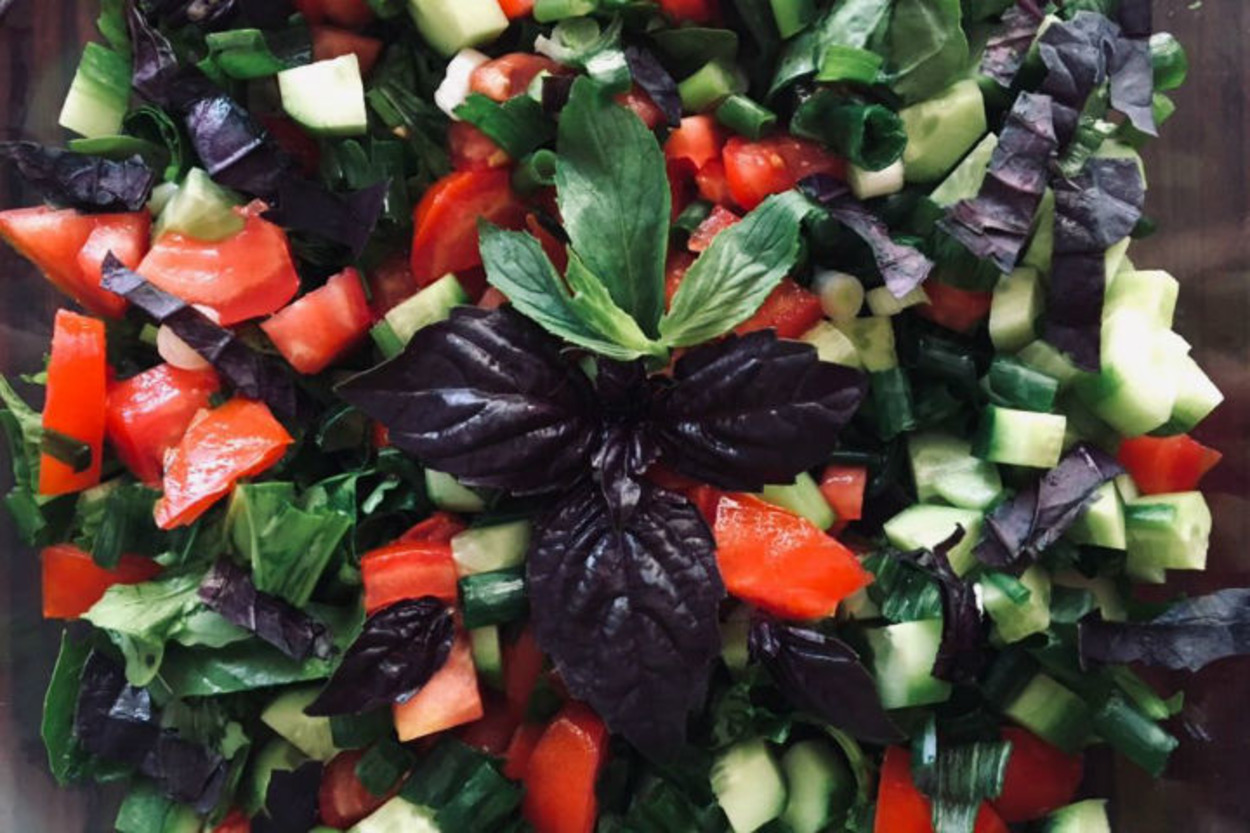 Sofralara Sağlık: Taze Reyhanlı Salata