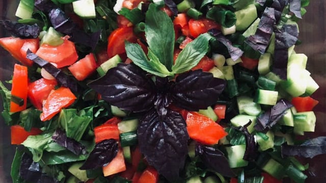 Sofralara Sağlık: Taze Reyhanlı Salata