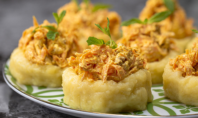 Misafir Kıskandırır: Patates Çanağında Havuç Salatası