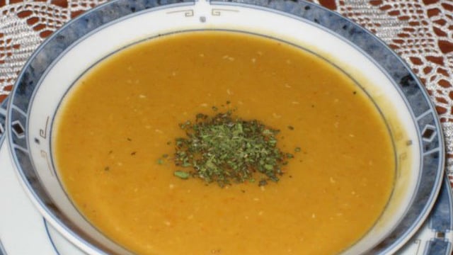 Sağlıklı Lezzet: Tavuk Suyuna Mercimek Çorbası