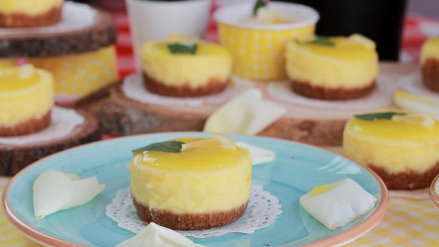 Ekşi ve Tatlı Bir Arada: Limonlu Mini Cheesecake
