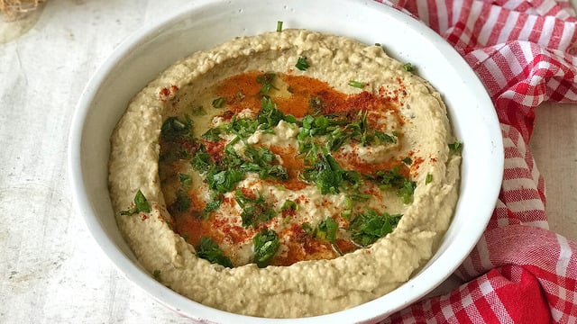 Lezzetlerin Uyumu: Köz Patlıcanlı Humus