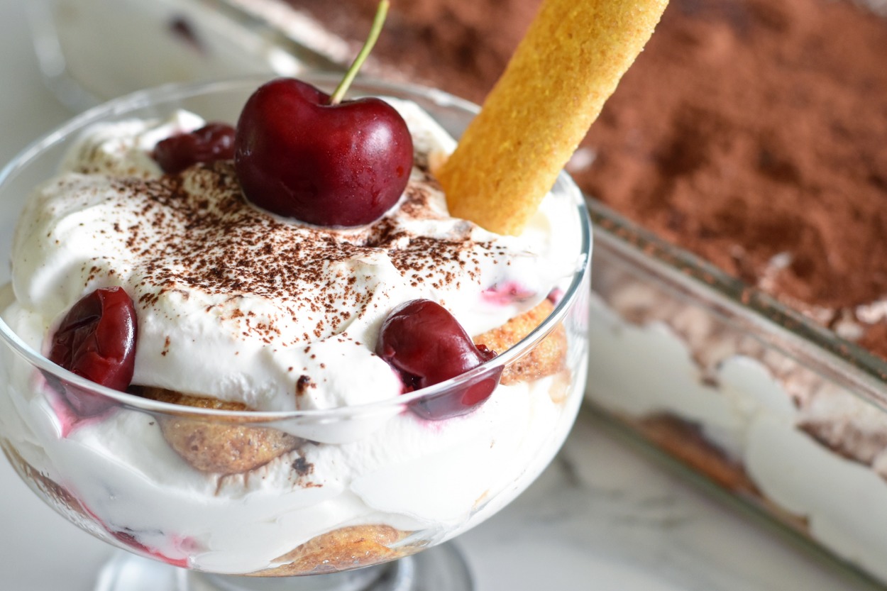 Şık ve Pratik: Vişneli Yalancı Tiramisu