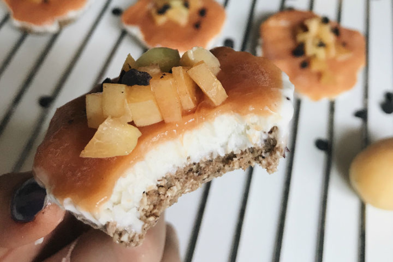 Her Isırığı Lezzet Dolu: Mini Raw Cheesecake