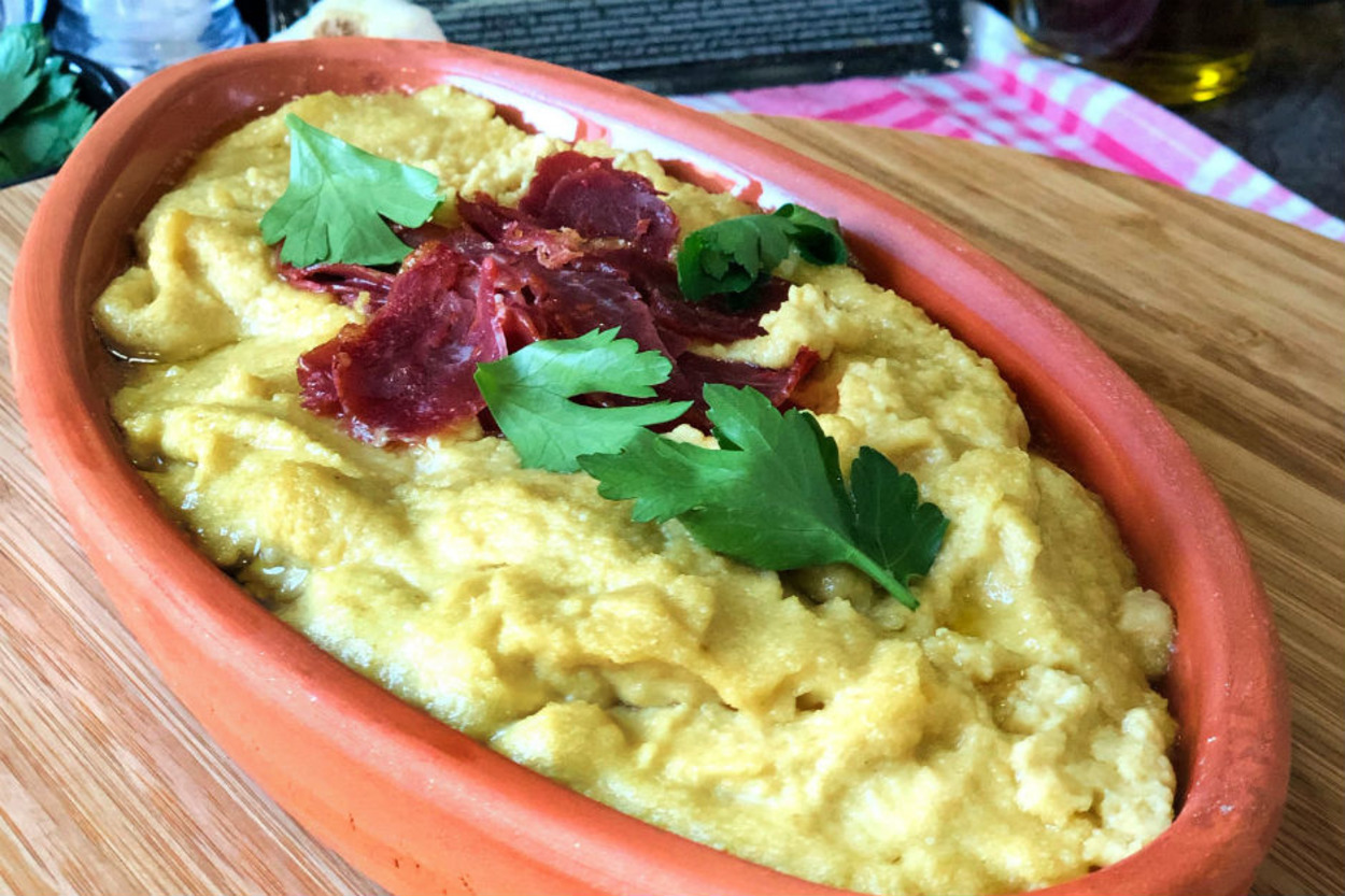 Davet Sofralarının Vazgeçilmezi: Pastırmalı Humus