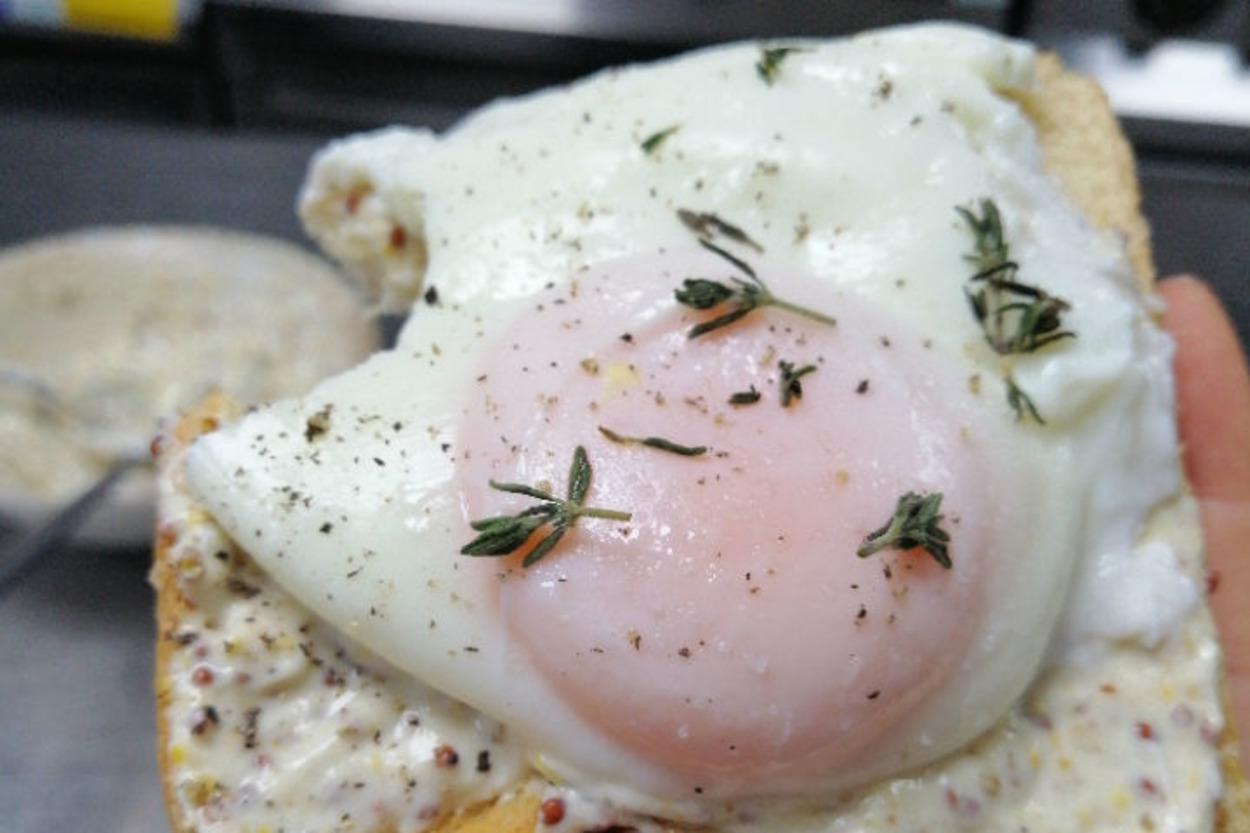 Pratik ve Lezzetli: Eggs Benedict