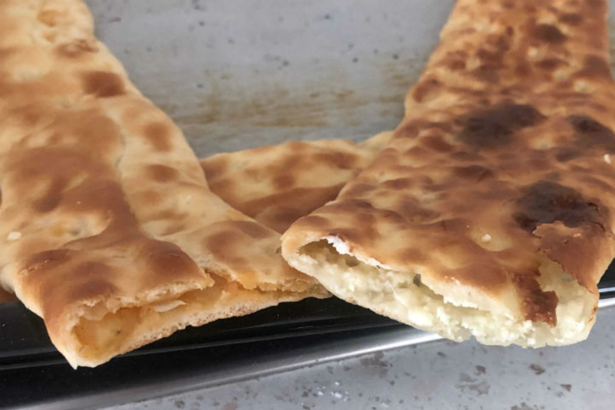 Az Malzemeli: Yumurtasız Kır Pidesi