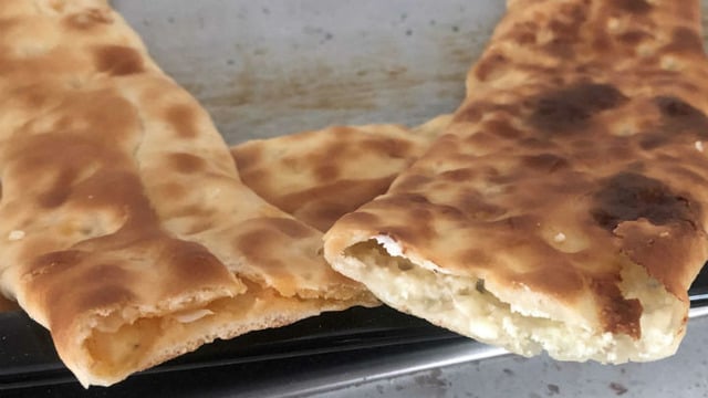 Az Malzemeli: Yumurtasız Kır Pidesi