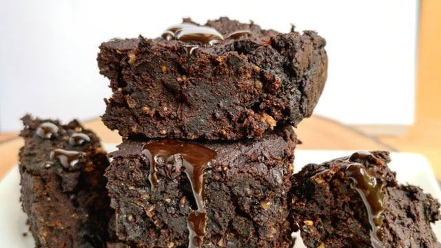 Yoğun Kıvamıyla: Unsuz Brownie