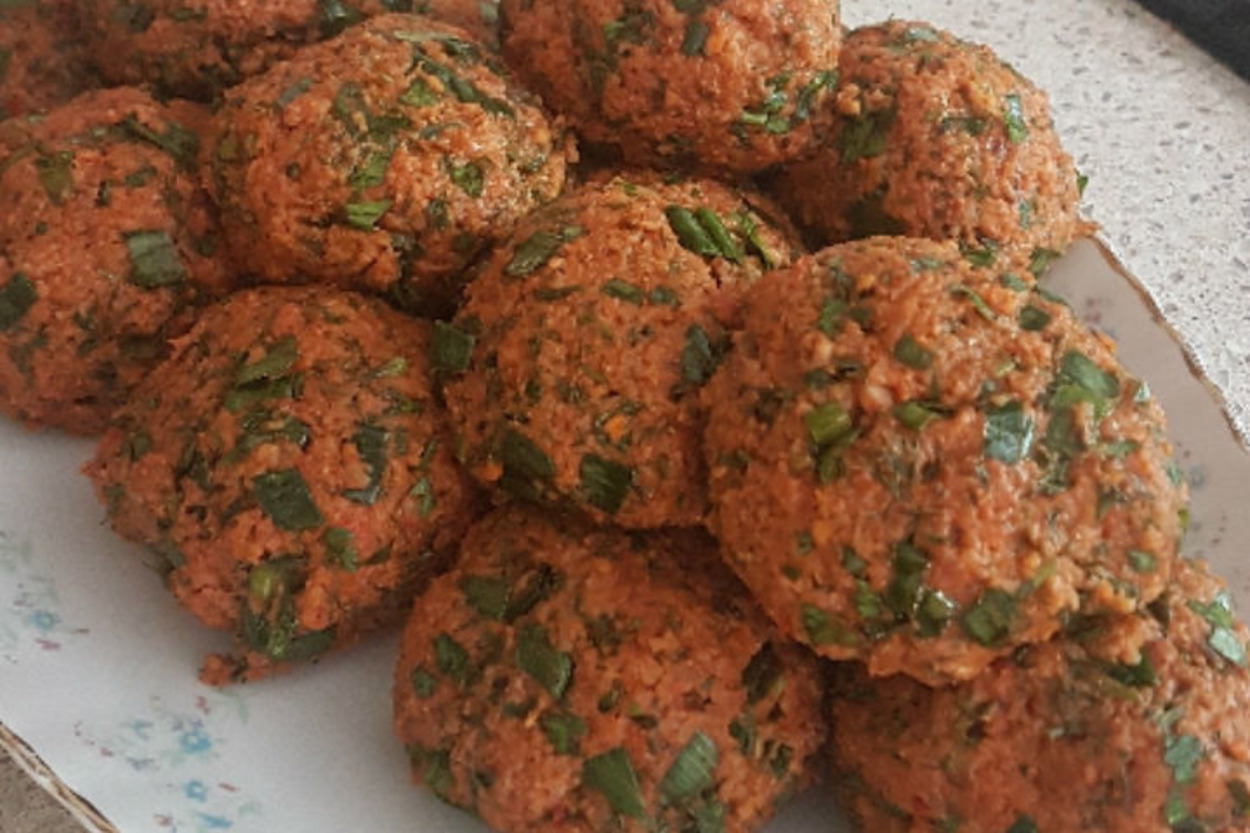 Ezber Bozacak: Domates Soslu Kısır