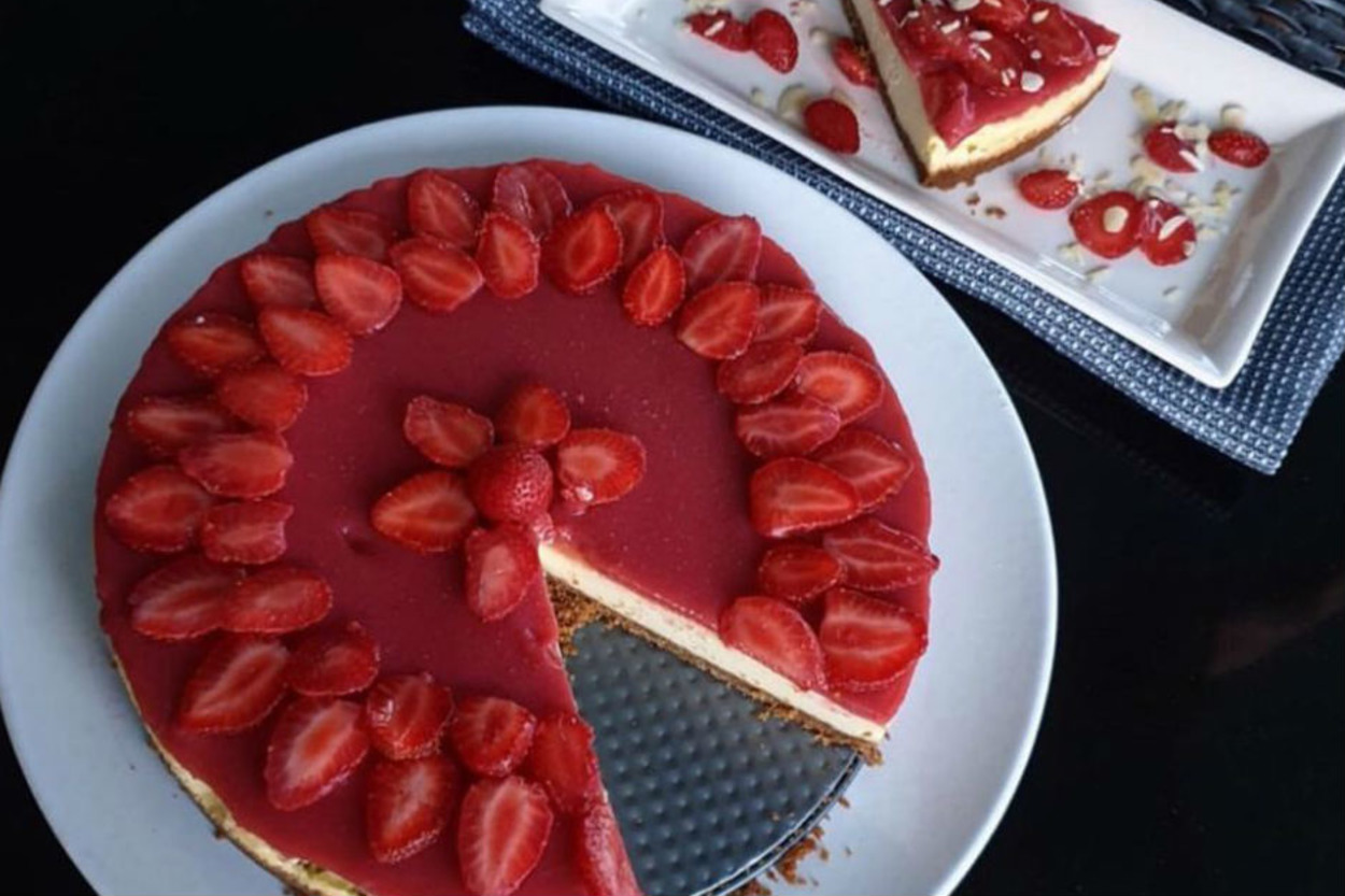 Pişmanlık Yaratmaz: Çilekli Şekersiz Cheesecake