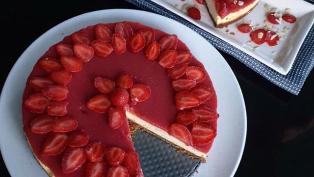 Pişmanlık Yaratmaz: Çilekli Şekersiz Cheesecake