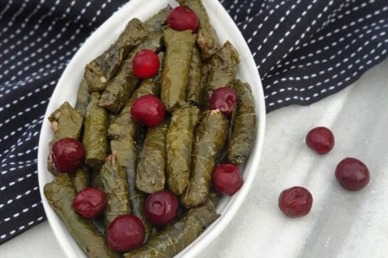Çok Hafif: Vişneli Zeytinyağlı Yaprak Sarma