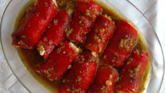 En Güzel Mezelerden: Peynirli Kırmızı Biber