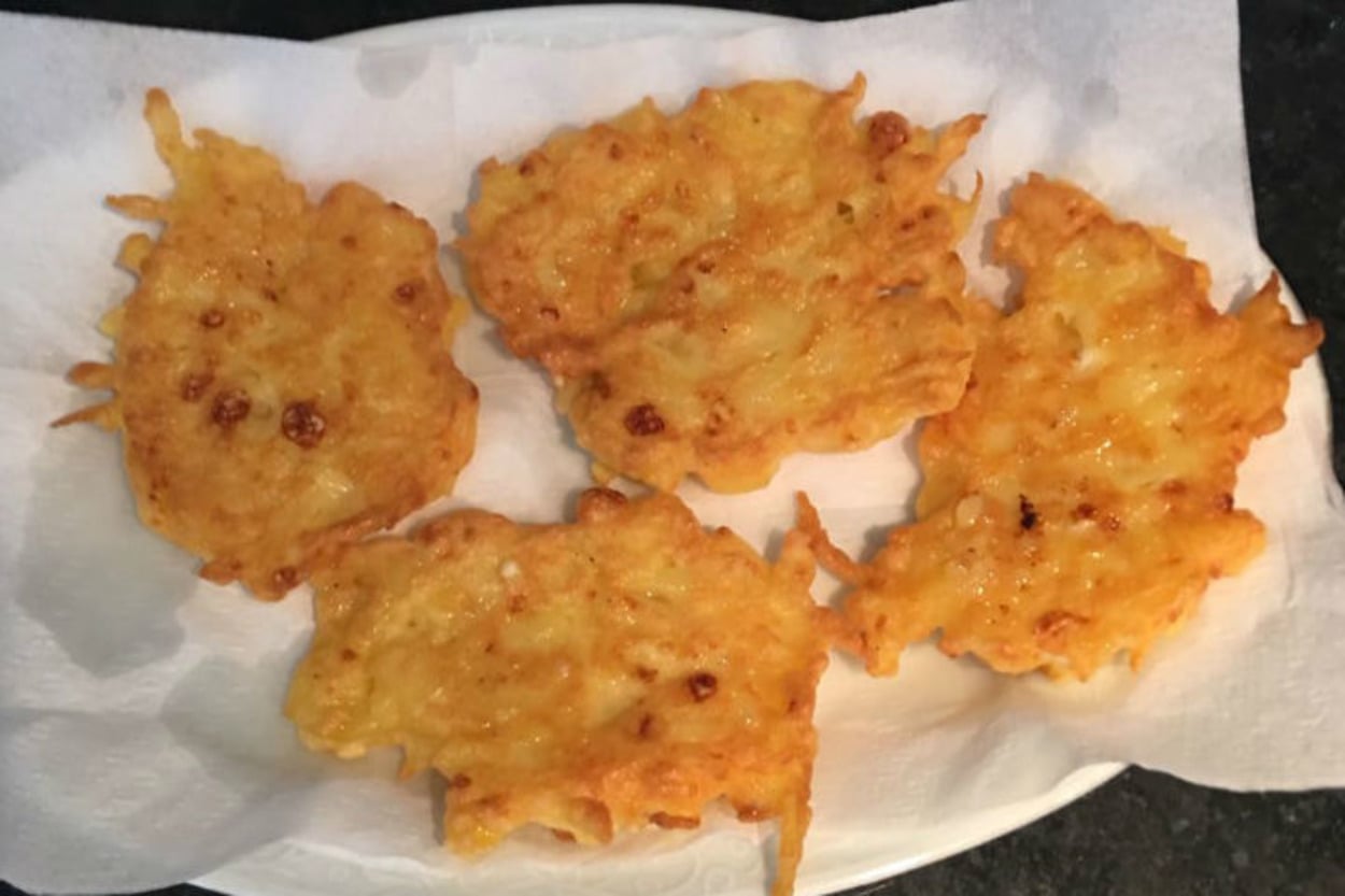 Aile Kahvaltılarına: Patates ve Peynirli Kaşık Dökmesi
