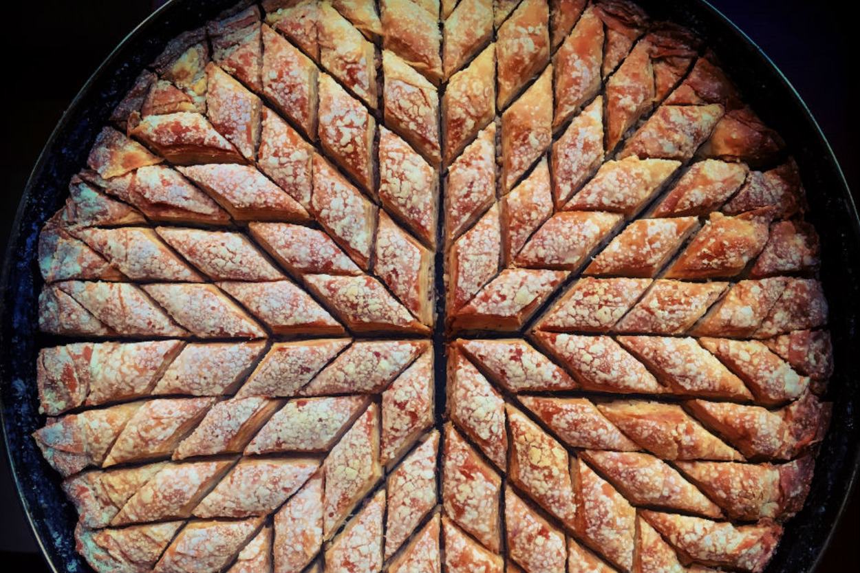 Tam 60 Kat: El Açması Baklava