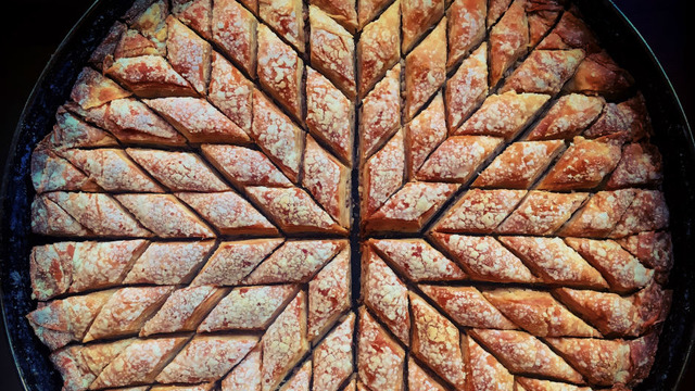 Tam 60 Kat: El Açması Baklava
