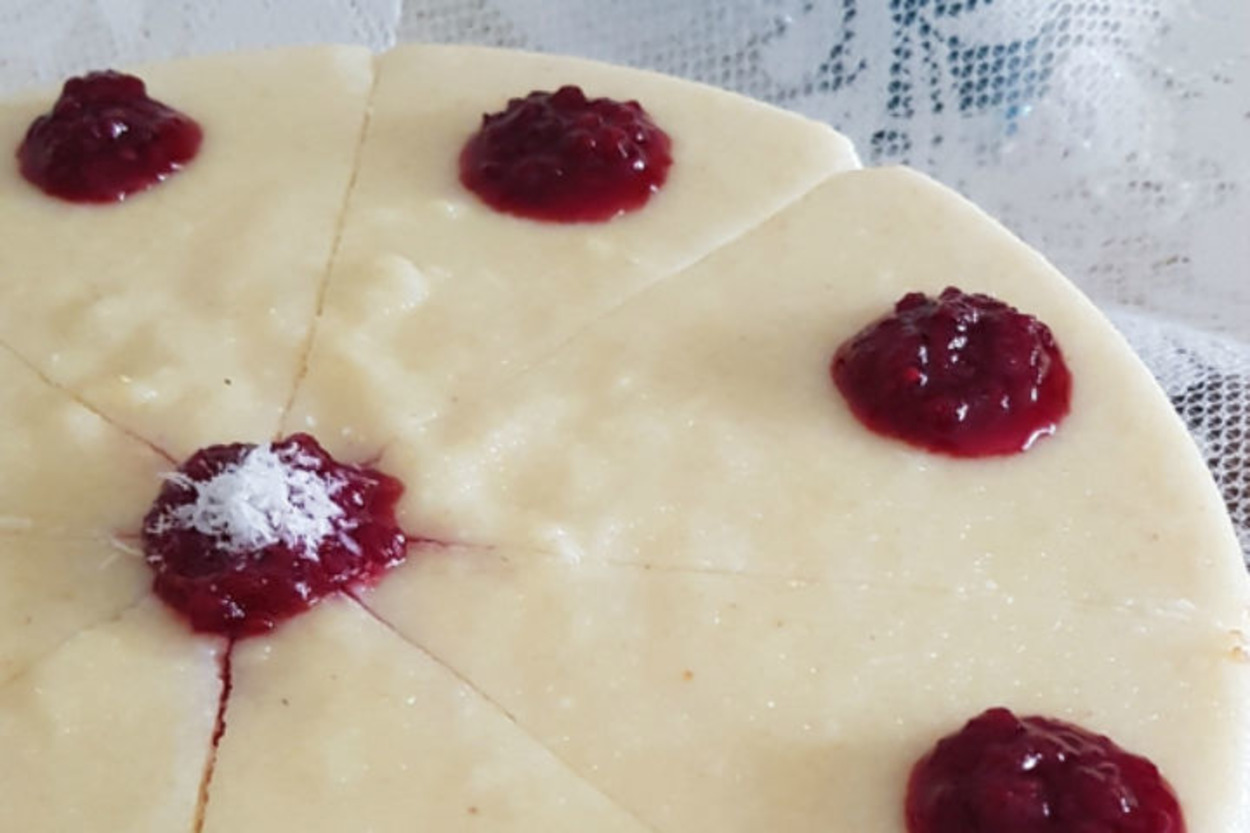 Cheesecake Kıskandırır: Bisküvi Tabanlı İrmik Tatlısı
