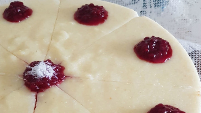 Cheesecake Kıskandırır: Bisküvi Tabanlı İrmik Tatlısı