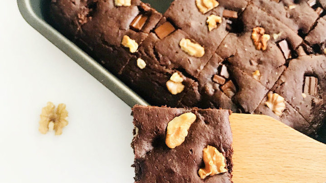 Muhteşem Kıvamıyla: Hindistan Cevizli Brownie Kek