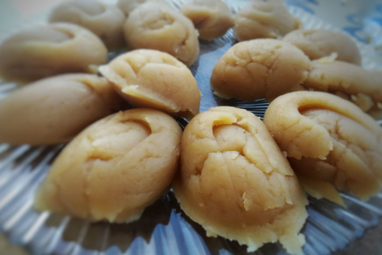 Sıcağı Sıcağına Yenen: Çay Helvası