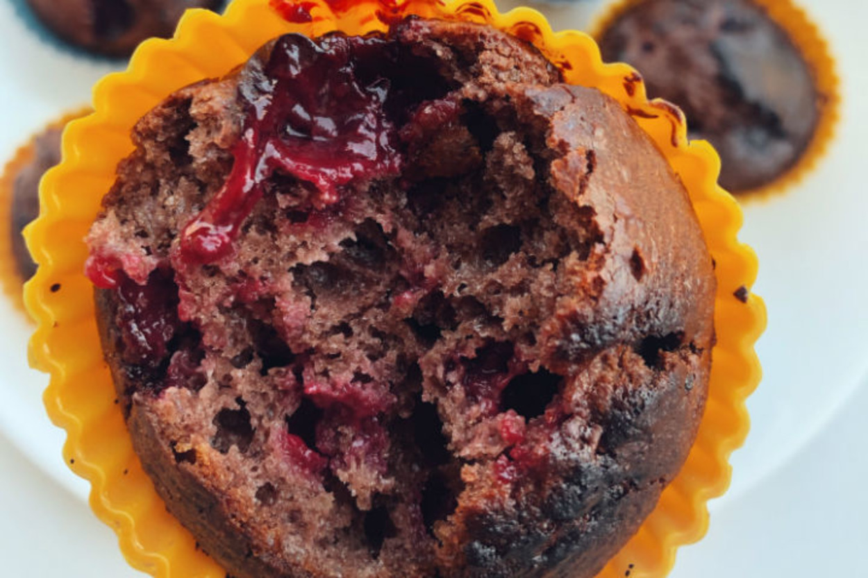 İki Lezzetin Uyumu: Vişneli Kakaolu Muffin