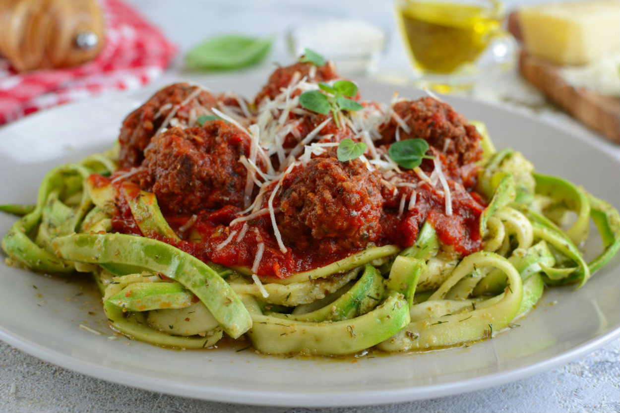 Doyurmak Onun İşi: Köfteli Kabak Spagetti