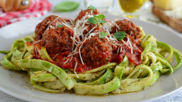 Doyurmak Onun İşi: Köfteli Kabak Spagetti