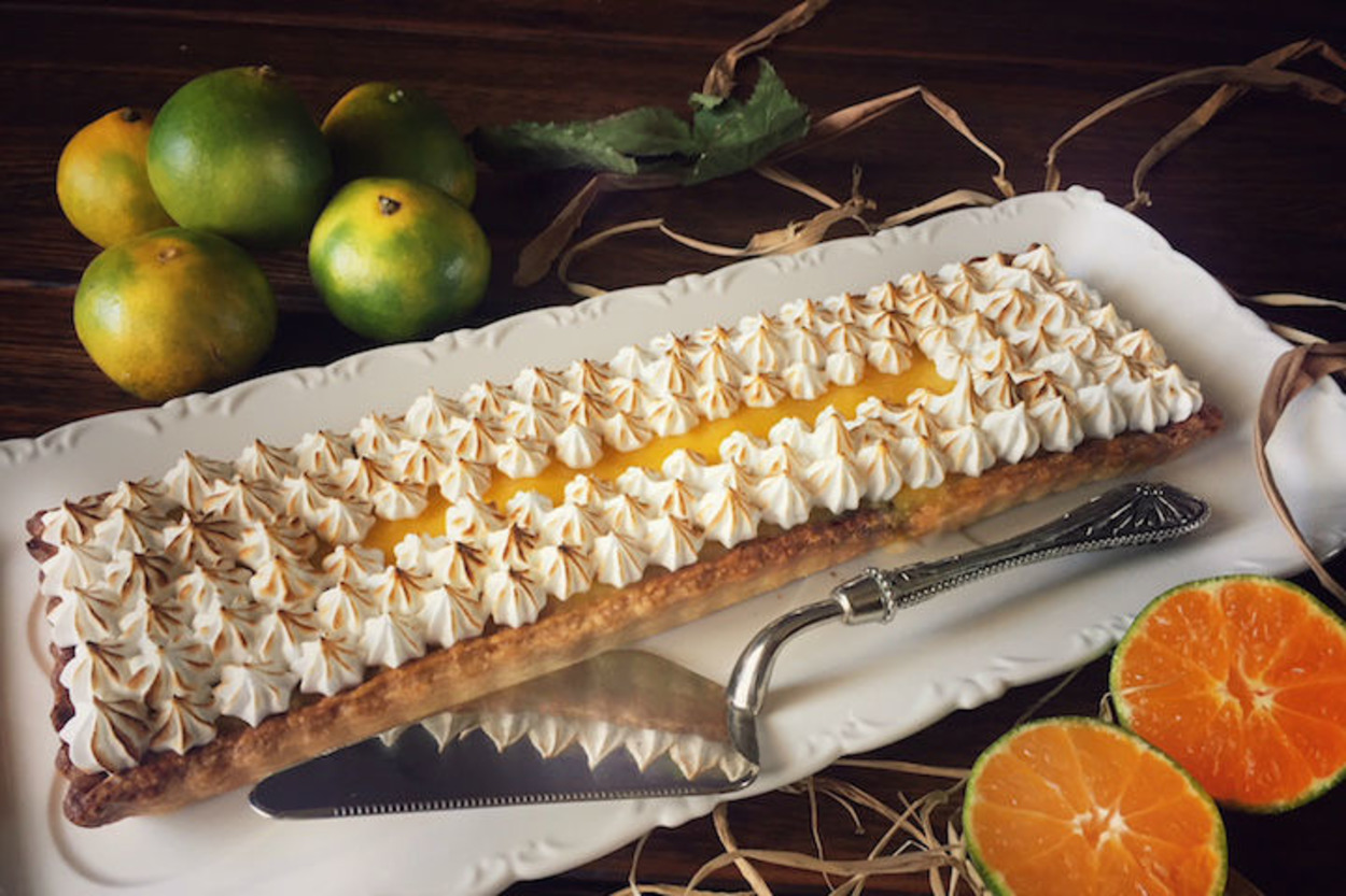 Sunumu Pek Şık: Mandalina Kremalı Mereng Tart