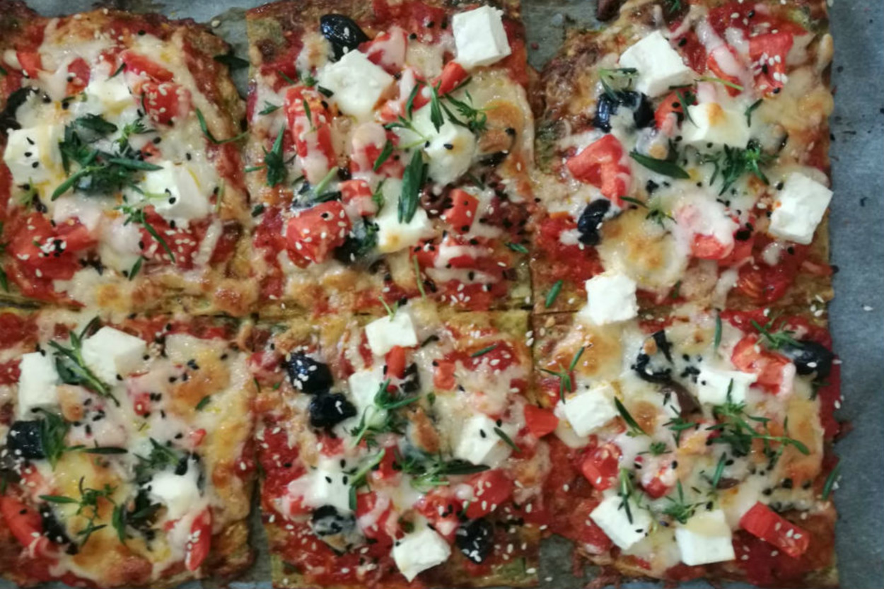 Hafif Tarif: Hamursuz Akdeniz Pizzası