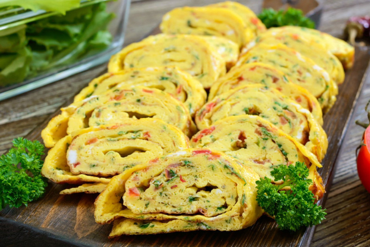 Kahvaltı Sofrasına Pek Yakışır: Rulo Omlet