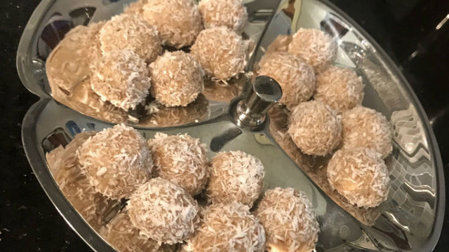 Az Malzemeli ve Lezzetli: Tahinli Badem Topları