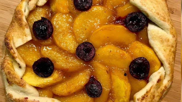 Beş Çayına: Tereyağlı Şeftalili Galette