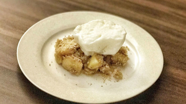 Üzerinde Dondurma İle: Elmalı Crumble