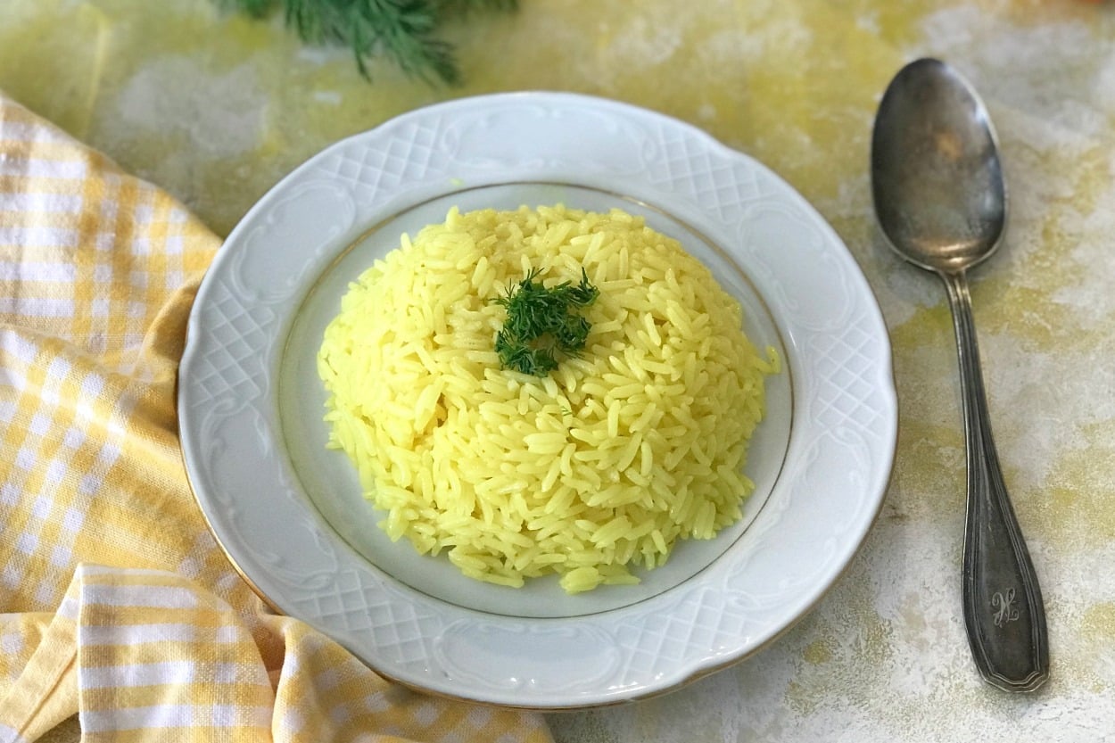 Sade Pilavın Sarışın Hali: Zerdeçallı Pilav