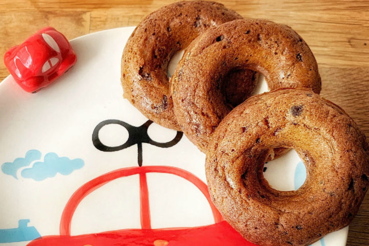 Kalbe Giden En Tatlı Yol: Meyveli ve Kakaolu Donat Kek
