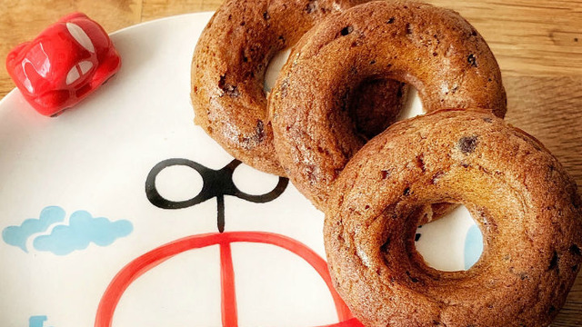 Kalbe Giden En Tatlı Yol: Meyveli ve Kakaolu Donat Kek