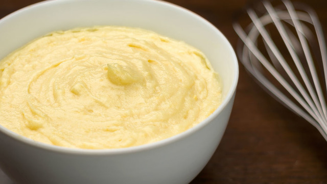 Tüm Tatlı Tariflerine Yakışır: Yumurtasız Pastacı Kreması