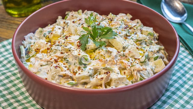 Özel Sosuyla: Patatesli Semizotu Salatası