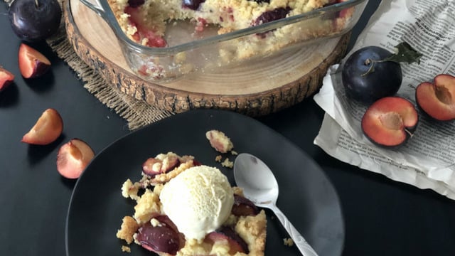 En Pratik ve Lezzetli Tatlılardan: Erikli Crumble Tart