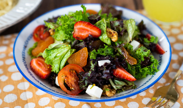 Renkli ve Doyurucu: Ferah Salata