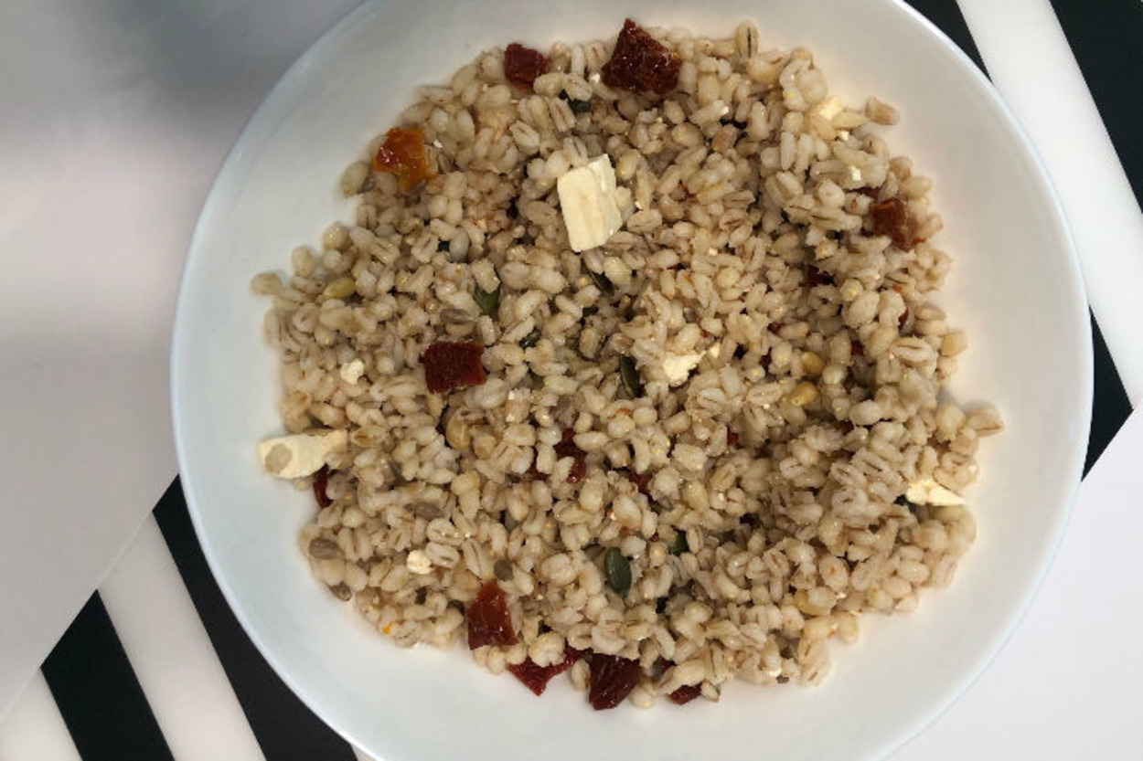 Tek Başına Doyuran: Kuru Domatesli Buğday Salatası