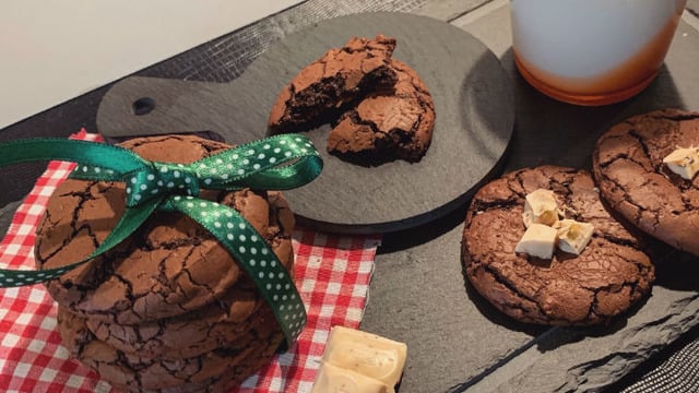 Dışı Çatlak İçi Yumuş: Çikolatalı Brownie Kurabiye