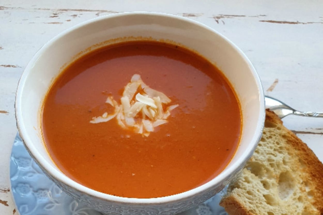 Tam Zamanı: Közlenmiş Domates Çorbası
