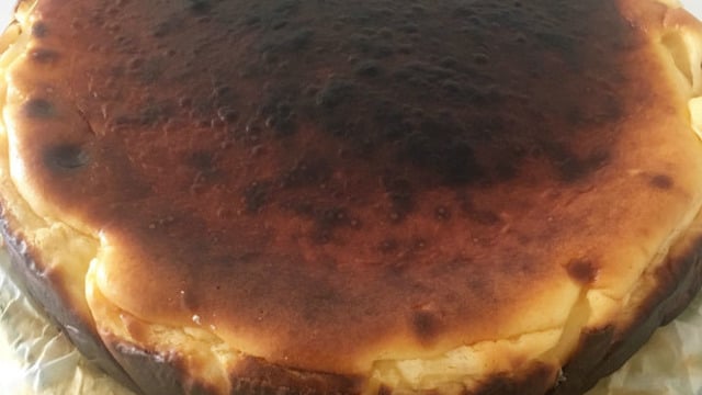 Kıvamı Hep Tutan: Tam Ölçülü San Sebastian Cheesecake