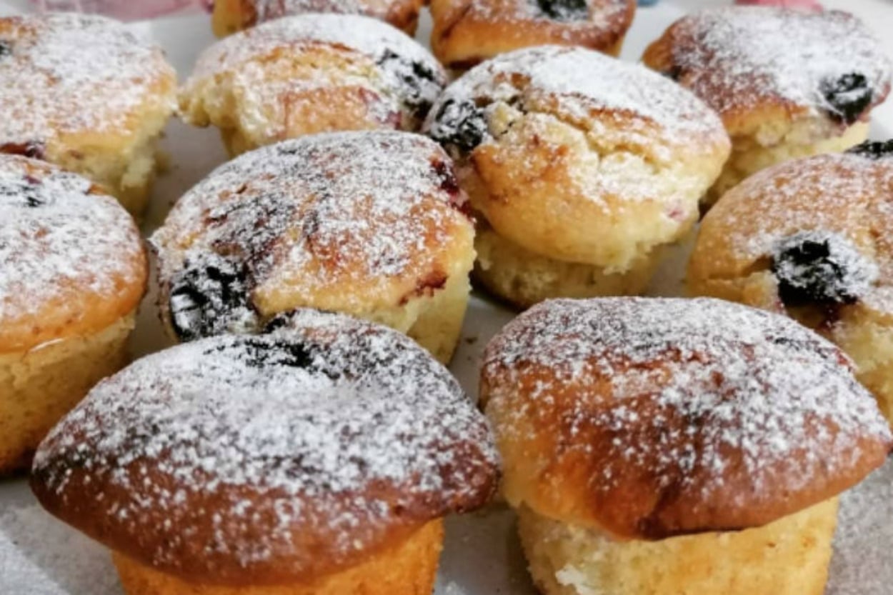 Kabardıkça Kabarır: Yumuşacık Vişneli Muffin