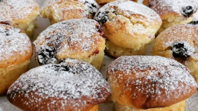 Kabardıkça Kabarır: Yumuşacık Vişneli Muffin