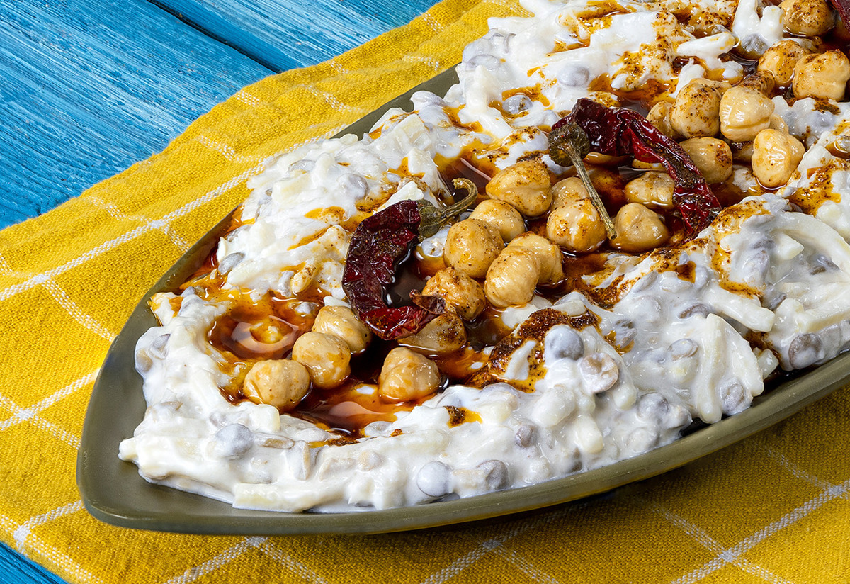 Doyurucu ve Çok Lezzetli: Erişteli Yeşil Mercimek Salatası Tarifi
